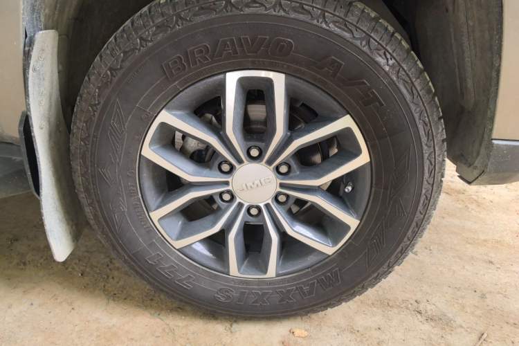 Used JMC Yuhu 7 2017 2.0T Gasoline Automatic 4x4 Ultra-Luxury Version JX4G20A5L Right Front Wheel Hub