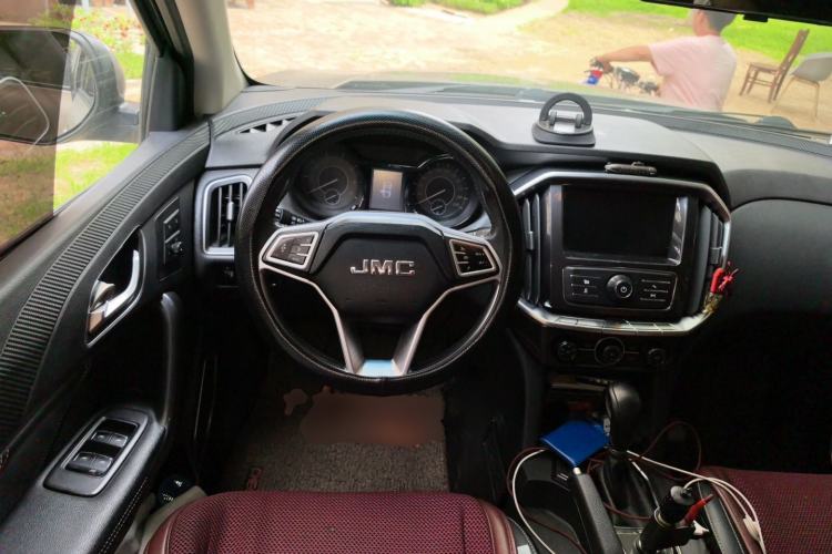 Used JMC Yuhu 7 2017 2.0T Gasoline Automatic 4x4 Ultra-Luxury Version JX4G20A5L Steering Wheel