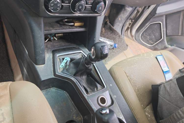 Used JMC Yuhu 7 2017 2.0T Gasoline Manual 4x4 Luxury Edition JX4G20A5L Gear Lever