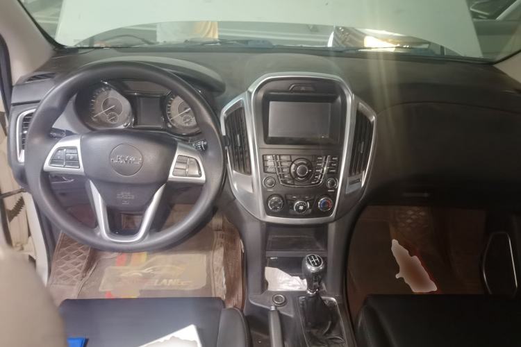 Used JMC Yuhu 7 2017 2.4T Classic Edition Diesel 4x4 Luxury Version JX4D24A5L Center Console