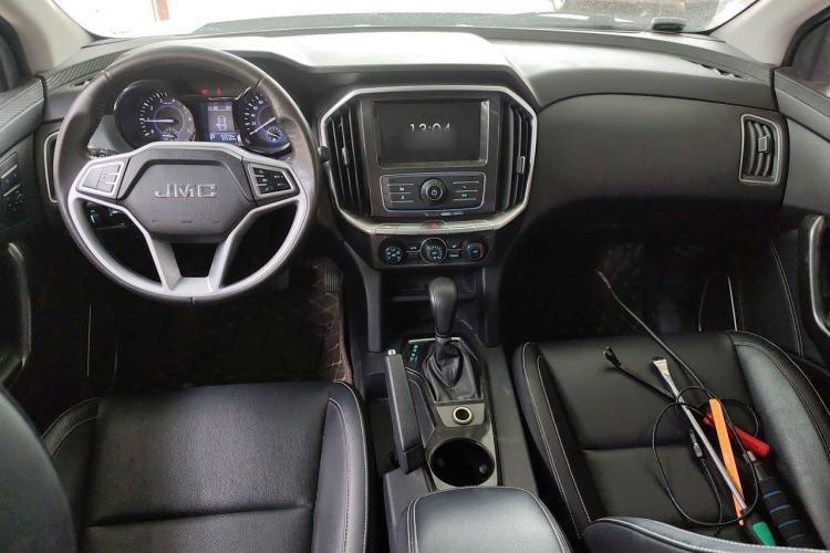 Used JMC Yuhu 7 2017 2.0T Gasoline Automatic 4x4 Ultra-Luxury Version JX4G20A5L Center Console
