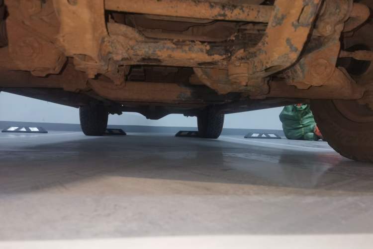 Used JMC Yuhu 7 2017 2.4T Classic Edition Diesel 4x4 Luxury Version JX4D24A5L Chassis Front