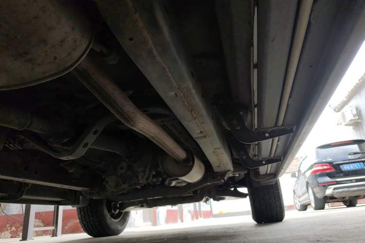 Used JMC Yuhu 7 2017 2.0T Gasoline Automatic 4x4 Ultra-Luxury Version JX4G20A5L Chassis Rear Right