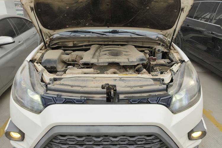 Used JMC Yuhu 7 2017 2.4T Classic Edition Diesel 4x4 Luxury Version JX4D24A5L Engine Bay