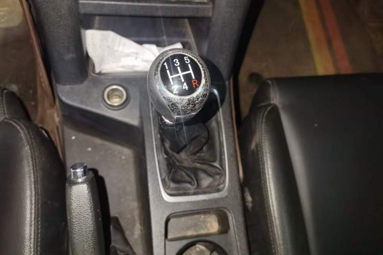 Used JMC Yuhu 7 2017 2.4T Classic Edition Diesel 4x4 Luxury Version JX4D24A5L Gear Lever