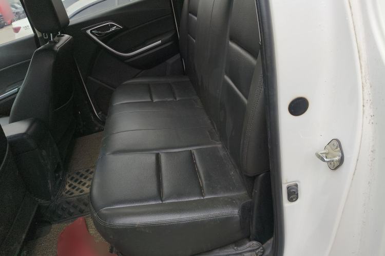 Used JMC Yuhu 7 2017 2.4T Classic Edition Diesel 4x4 Luxury Version JX4D24A5L Interior 4