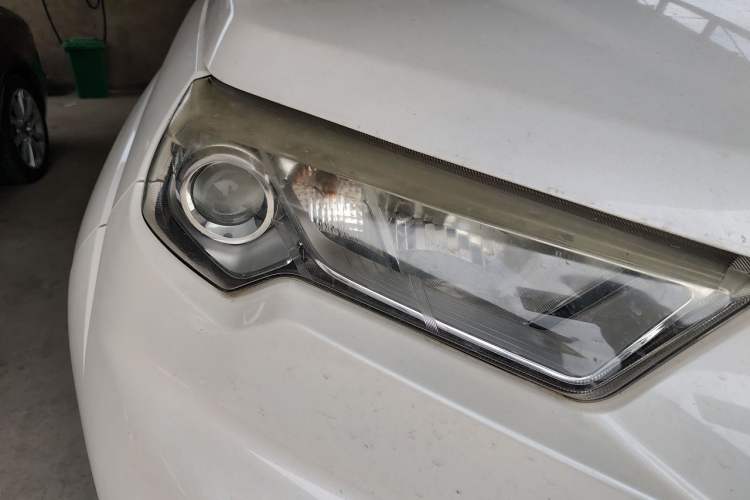 Used JMC Yuhu 7 2017 2.0T Gasoline Automatic 4x4 Ultra-Luxury Version JX4G20A5L Right Front Headlight