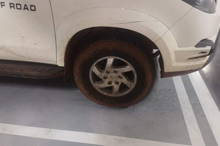Used JMC Yuhu 7 2017 2.4T Classic Edition Diesel 4x4 Luxury Version JX4D24A5L Right Front Wheel Hub