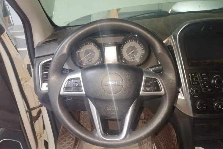 Used JMC Yuhu 7 2017 2.4T Classic Edition Diesel 4x4 Luxury Version JX4D24A5L Steering Wheel