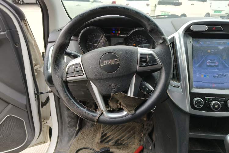 Used JMC Yuhu 7 2017 2.4T Classic Edition Diesel 4x4 Luxury Version JX4D24A5L Steering Wheel
