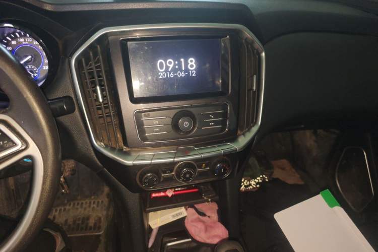 Used JMC Yuhu 7 2019 2.0T Diesel Manual 4x4 Comfort Edition China VI Standard JX4D20A6L Audio And AC Panel
