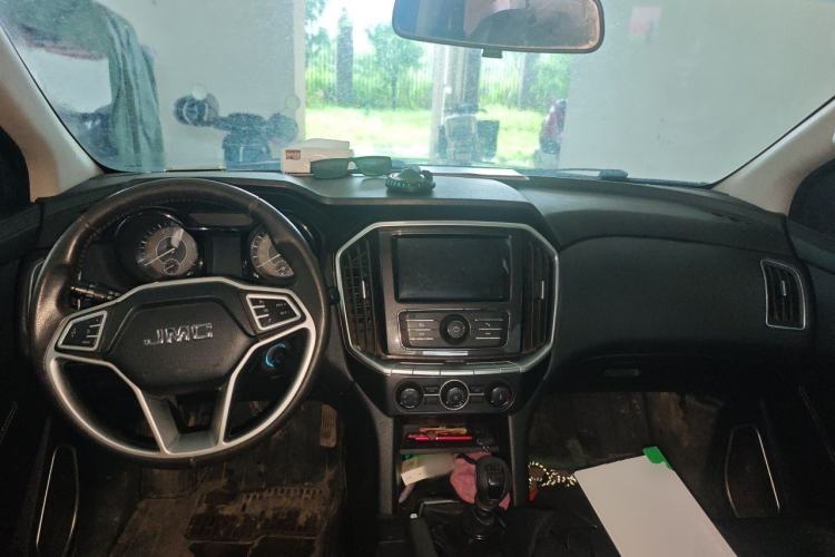 Used JMC Yuhu 7 2019 2.0T Diesel Manual 4x4 Comfort Edition China VI Standard JX4D20A6L Center Console