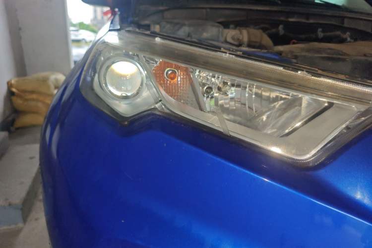 Used JMC Yuhu 7 2019 2.0T Diesel Manual 4x4 Comfort Edition China VI Standard JX4D20A6L Right Front Headlight