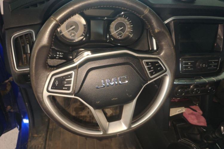 Used JMC Yuhu 7 2019 2.0T Diesel Manual 4x4 Comfort Edition China VI Standard JX4D20A6L Steering Wheel
