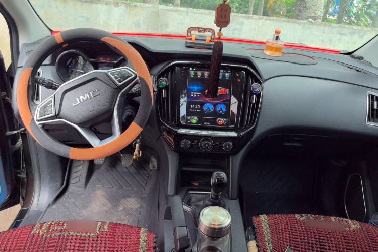 Used JMC Yuhu 7 2019 2.0T Diesel Manual 4x4 Comfort Edition China VI Standard JX4D20A6L Interior 2
