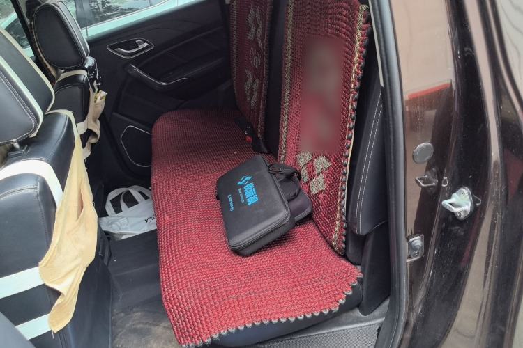 Used JMC Yuhu 7 2019 2.0T Diesel Manual 4x4 Comfort Edition China VI Standard JX4D20A6L Interior 4