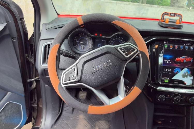 Used JMC Yuhu 7 2019 2.0T Diesel Manual 4x4 Comfort Edition China VI Standard JX4D20A6L Steering Wheel