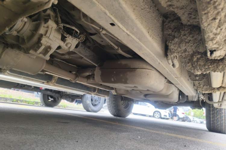 Used JMC Yuhu 7 2019 2.0T Diesel Manual 4x4 Comfort Edition China VI Standard Long Wheelbase JX4D20A6L Chassis Front Left