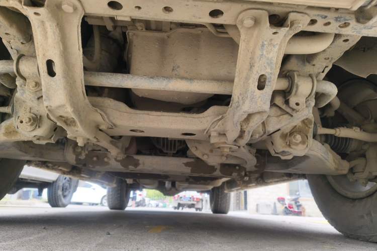 Used JMC Yuhu 7 2019 2.0T Diesel Manual 4x4 Comfort Edition China VI Standard Long Wheelbase JX4D20A6L Chassis Front