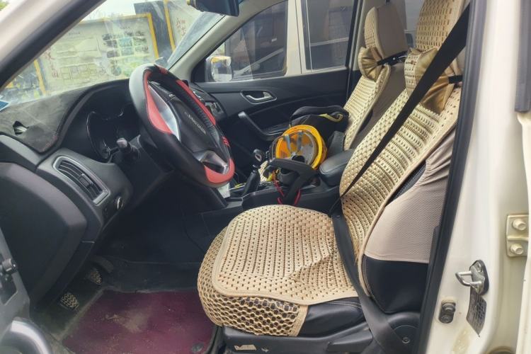 Used JMC Yuhu 7 2019 2.0T Diesel Manual 4x4 Comfort Edition China VI Standard Long Wheelbase JX4D20A6L Left Front Seat