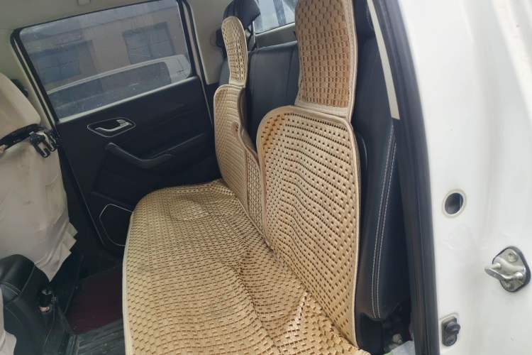 Used JMC Yuhu 7 2019 2.0T Diesel Manual 4x4 Comfort Edition China VI Standard Long Wheelbase JX4D20A6L Left Rear Seat