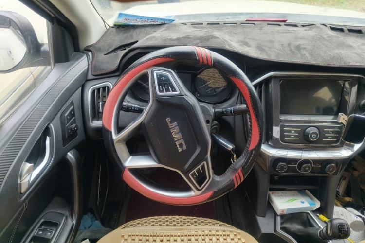 Used JMC Yuhu 7 2019 2.0T Diesel Manual 4x4 Comfort Edition China VI Standard Long Wheelbase JX4D20A6L Steering Wheel