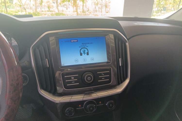 Used JMC Yuhu 7 2020 2.0T Diesel Automatic 2WD Comfort Edition Short Wheelbase China VI Emission Standard JX4D20A6L Audio And AC Panel