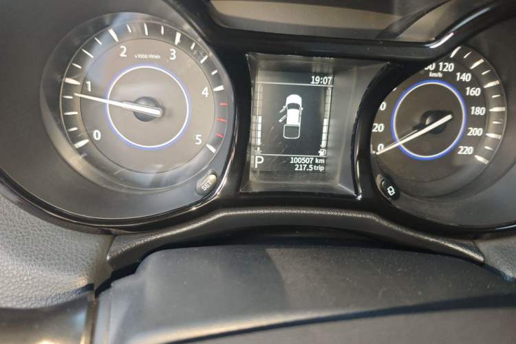 Used JMC Yuhu 7 2020 2.0T Diesel Automatic 2WD Comfort Plus Long Wheelbase China VI Emission Standard JX4D20A6L Odometer Close Up