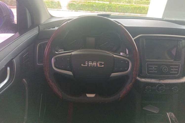 Used JMC Yuhu 7 2020 2.0T Diesel Automatic 2WD Comfort Edition Short Wheelbase China VI Emission Standard JX4D20A6L Steering Wheel