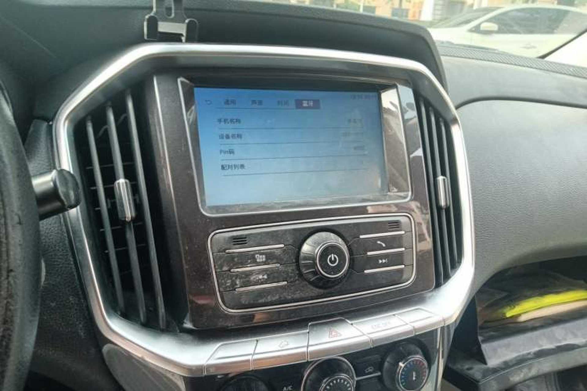 Used JMC Yuhu 7 2020 2.0T Diesel Automatic 2WD Comfort Edition Short Wheelbase China VI Emission Standard JX4D20A6L Audio And AC Panel