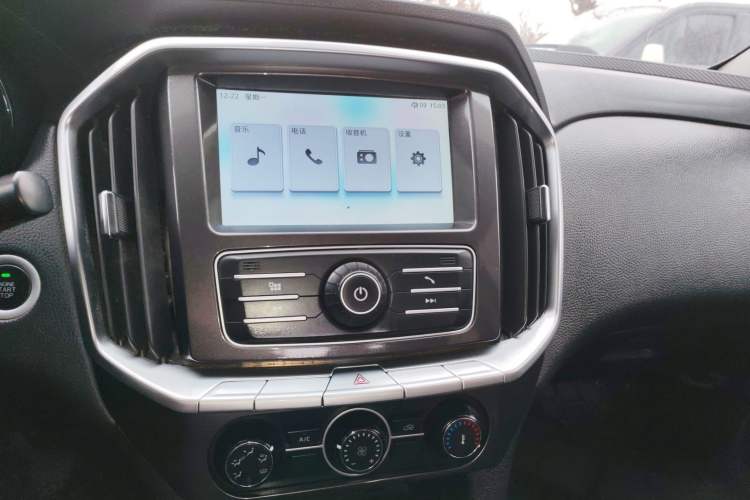 Used JMC Yuhu 7 2020 2.0T Diesel Manual Two-Wheel Drive Comfort Edition Long Wheelbase China VI Emission Standard JX4D20A6L Audio And AC Panel