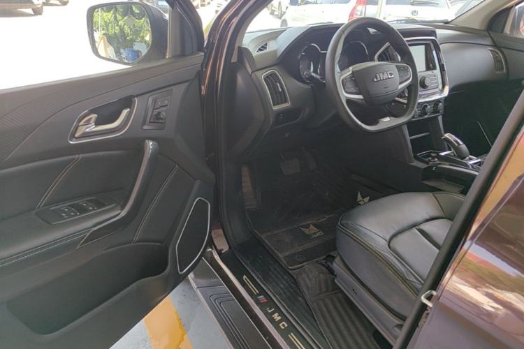 Used JMC Yuhu 7 2020 2.0T Diesel Automatic 2WD Comfort Plus Long Wheelbase China VI Emission Standard JX4D20A6L Driver Seat