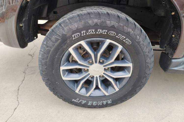 Used JMC Yuhu 7 2020 2.0T Diesel Manual Two-Wheel Drive Comfort Edition Long Wheelbase China VI Emission Standard JX4D20A6L Exterior 8