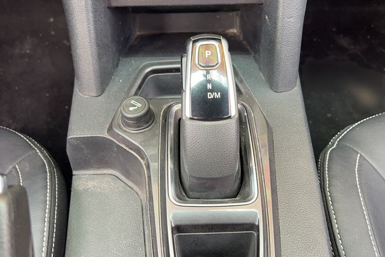 Used JMC Yuhu 7 2020 2.0T Diesel Automatic 4x4 Comfort Edition Short Wheelbase China VI Standard JX4D20A6L Gear Lever