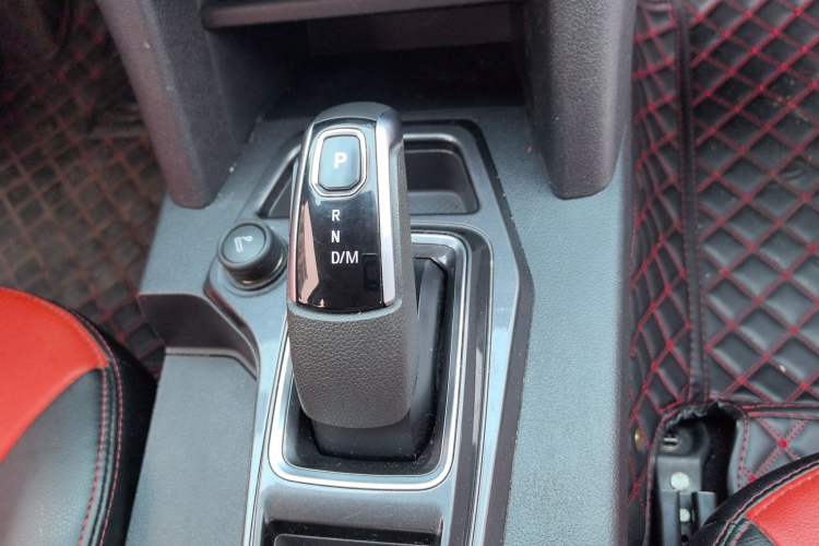 Used JMC Yuhu 7 2020 2.0T Diesel Automatic 2WD Comfort Plus Long Wheelbase China VI Emission Standard JX4D20A6L Gear Lever