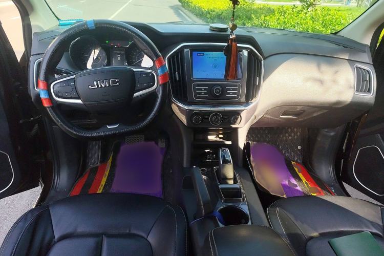 Used JMC Yuhu 7 2020 2.0T Diesel Automatic 4x4 Comfort Edition Short Wheelbase China VI Standard JX4D20A6L Interior 2