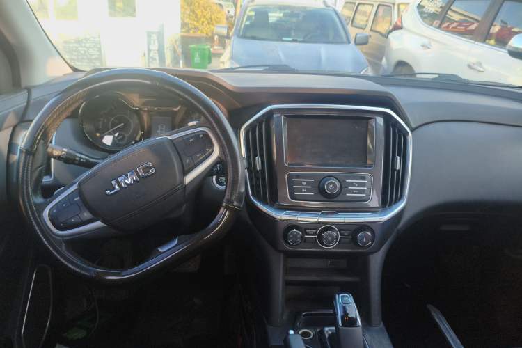 Used JMC Yuhu 7 2020 2.0T Diesel Automatic 4x4 Comfort Edition Long Wheelbase China VI Emission Standard JX4D20A6L Interior 2