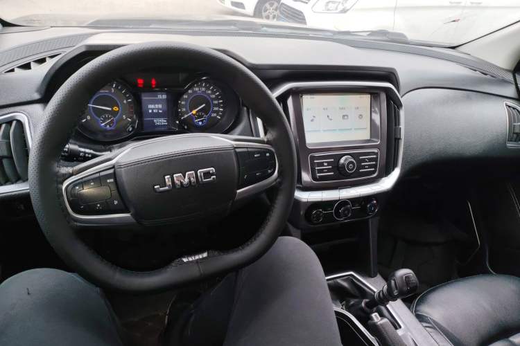 Used JMC Yuhu 7 2020 2.0T Diesel Manual Two-Wheel Drive Comfort Edition Long Wheelbase China VI Emission Standard JX4D20A6L Interior 2