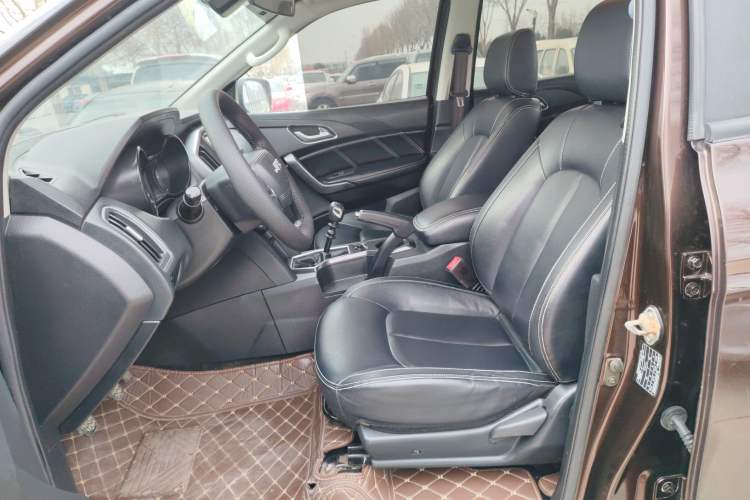 Used JMC Yuhu 7 2020 2.0T Diesel Manual Two-Wheel Drive Comfort Edition Long Wheelbase China VI Emission Standard JX4D20A6L Left Front Seat