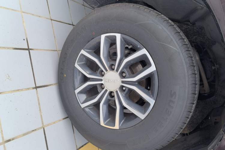 Used JMC Yuhu 7 2020 2.0T Diesel Automatic 2WD Comfort Plus Long Wheelbase China VI Emission Standard JX4D20A6L Left Front Wheel Hub