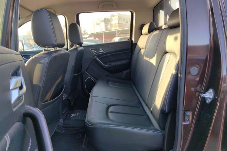 Used JMC Yuhu 7 2020 2.0T Diesel Automatic 2WD Comfort Plus Long Wheelbase China VI Emission Standard JX4D20A6L Left Rear Seat