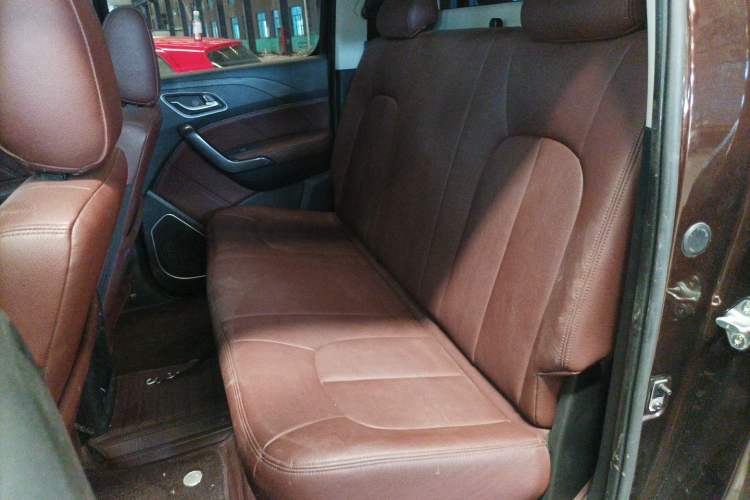 Used JMC Yuhu 7 2020 2.0T Diesel Automatic 2WD Comfort Plus Long Wheelbase China VI Emission Standard JX4D20A6L Left Rear Seat