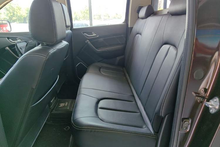 Used JMC Yuhu 7 2020 2.0T Diesel Automatic 2WD Comfort Plus Long Wheelbase China VI Emission Standard JX4D20A6L Left Rear Seat
