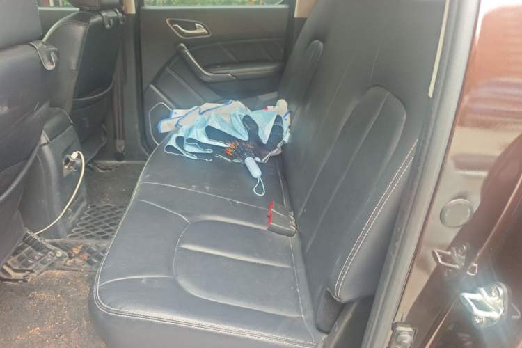 Used JMC Yuhu 7 2020 2.0T Diesel Manual 4x4 Comfort Edition Short Wheelbase China VI Emission Standard JX4D20A6L Left Rear Seat