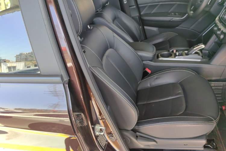 Used JMC Yuhu 7 2020 2.0T Diesel Automatic 2WD Comfort Plus Long Wheelbase China VI Emission Standard JX4D20A6L Right Front Seat