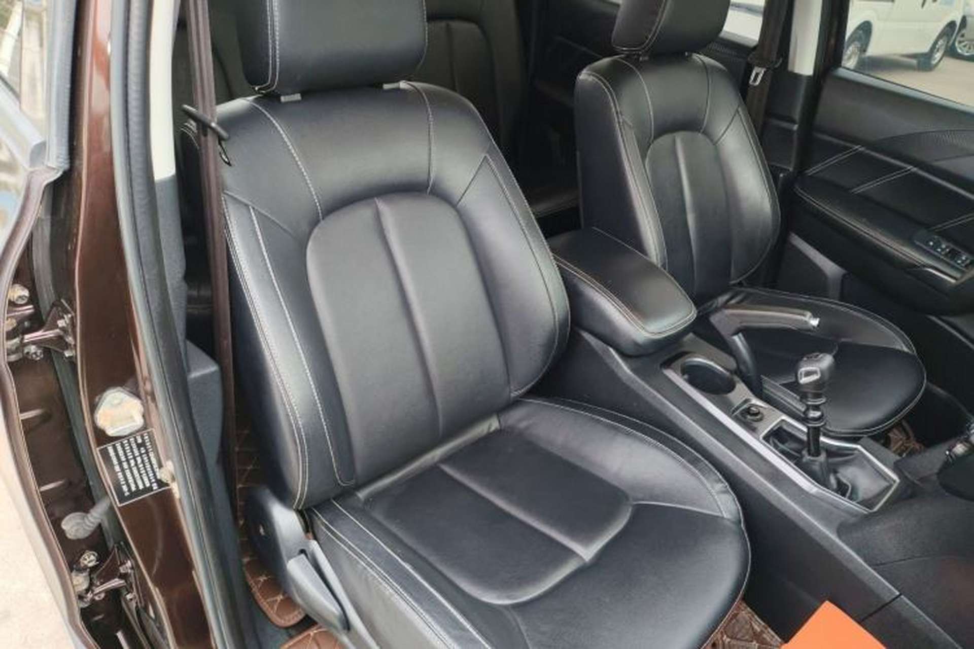 Used JMC Yuhu 7 2020 2.0T Diesel Manual Two-Wheel Drive Comfort Edition Long Wheelbase China VI Emission Standard JX4D20A6L Right Front Seat