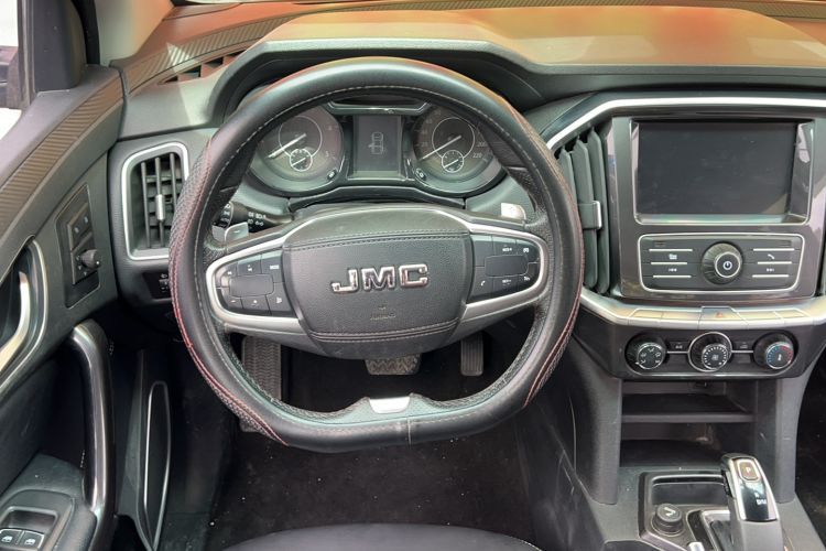 Used JMC Yuhu 7 2020 2.0T Diesel Automatic 4x4 Comfort Edition Short Wheelbase China VI Standard JX4D20A6L Steering Wheel