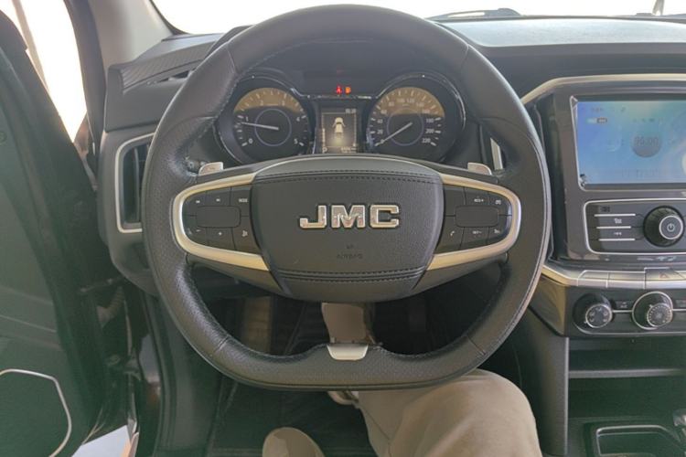 Used JMC Yuhu 7 2020 2.0T Diesel Automatic 2WD Comfort Plus Long Wheelbase China VI Emission Standard JX4D20A6L Steering Wheel