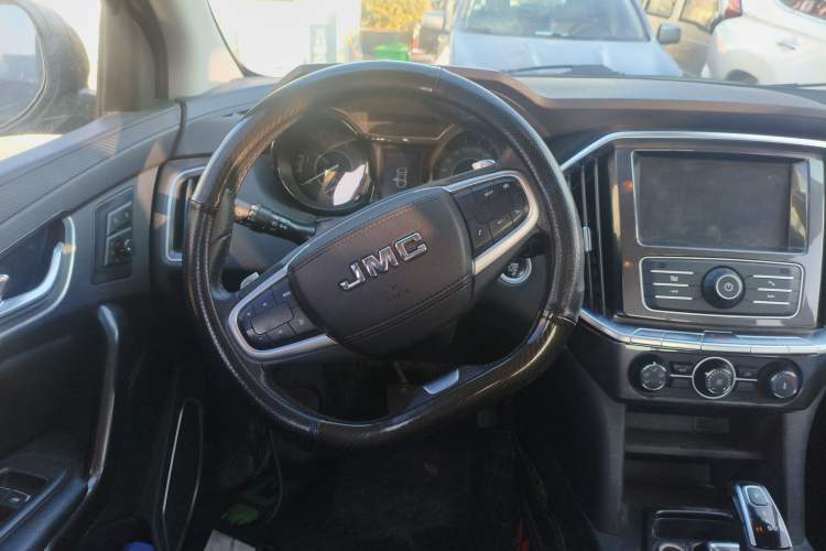 Used JMC Yuhu 7 2020 2.0T Diesel Automatic 4x4 Comfort Edition Long Wheelbase China VI Emission Standard JX4D20A6L Steering Wheel