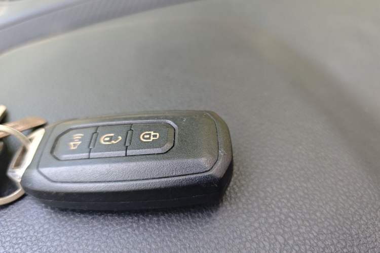 Used JMC Yuhu 7 2020 2.0T Diesel Manual 4x4 Comfort Edition Long Wheelbase China VI Emission Standard JX4D20A6L Vehicle Key